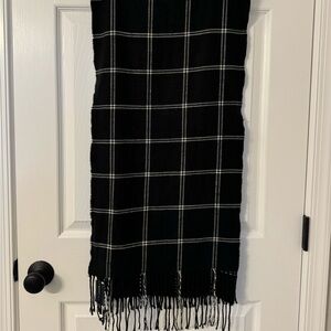 Lands End Black 73” Oblong Anti-Static NWT One Size Unisex Winter Light Scarf